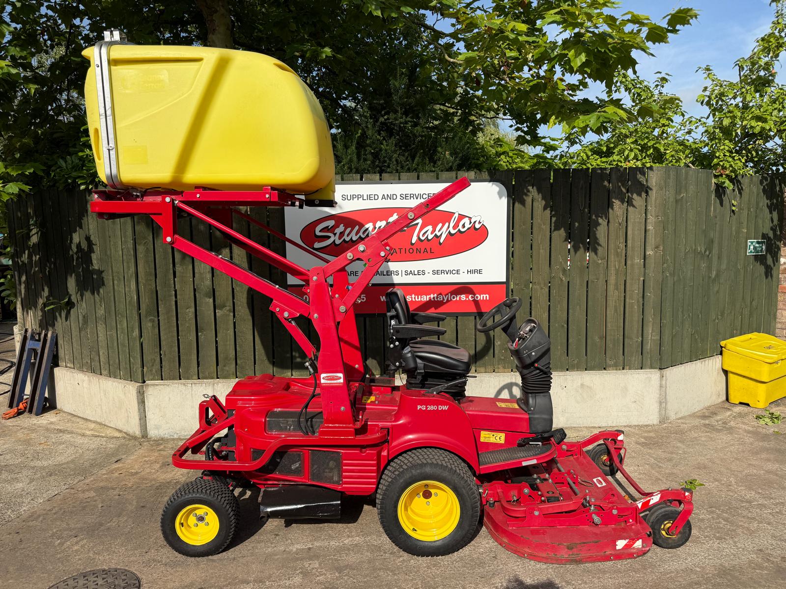 Used Gianni Ferrari PG280DW Ride on Mower
