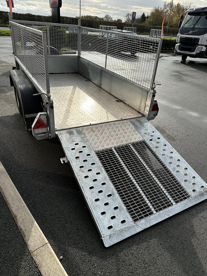 Used 2025 Nugent GP 8X4 WITH MESH AND RAMP