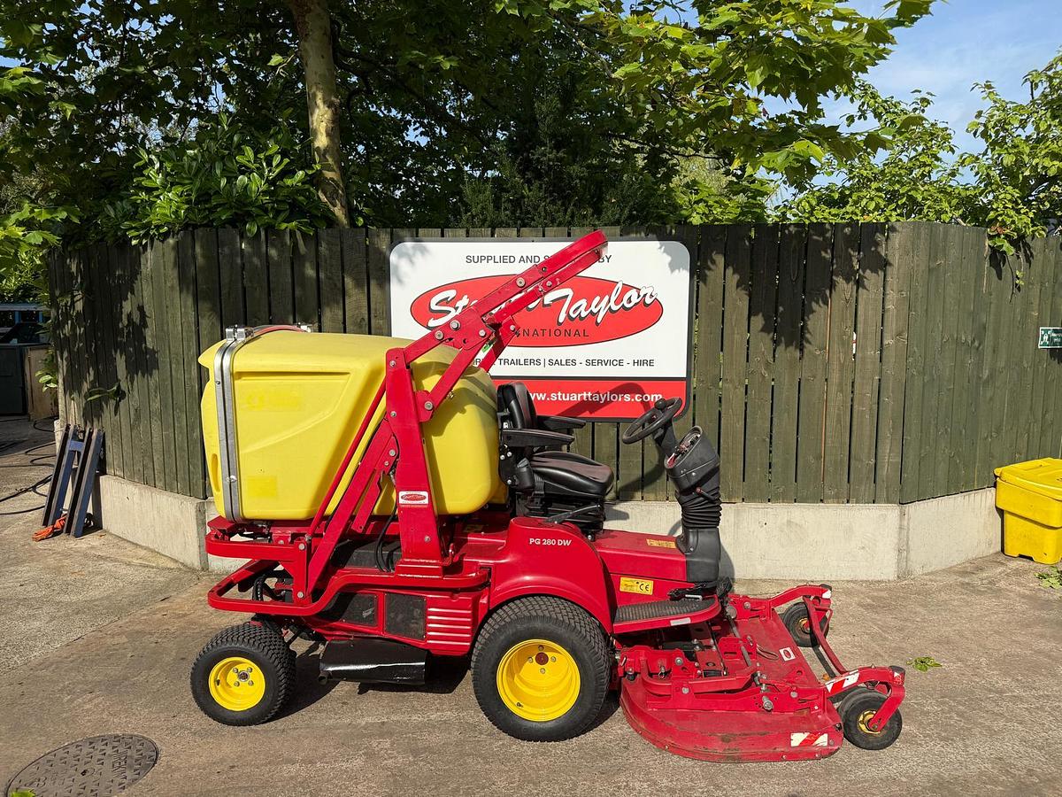 Used Gianni Ferrari PG280DW Ride on Mower