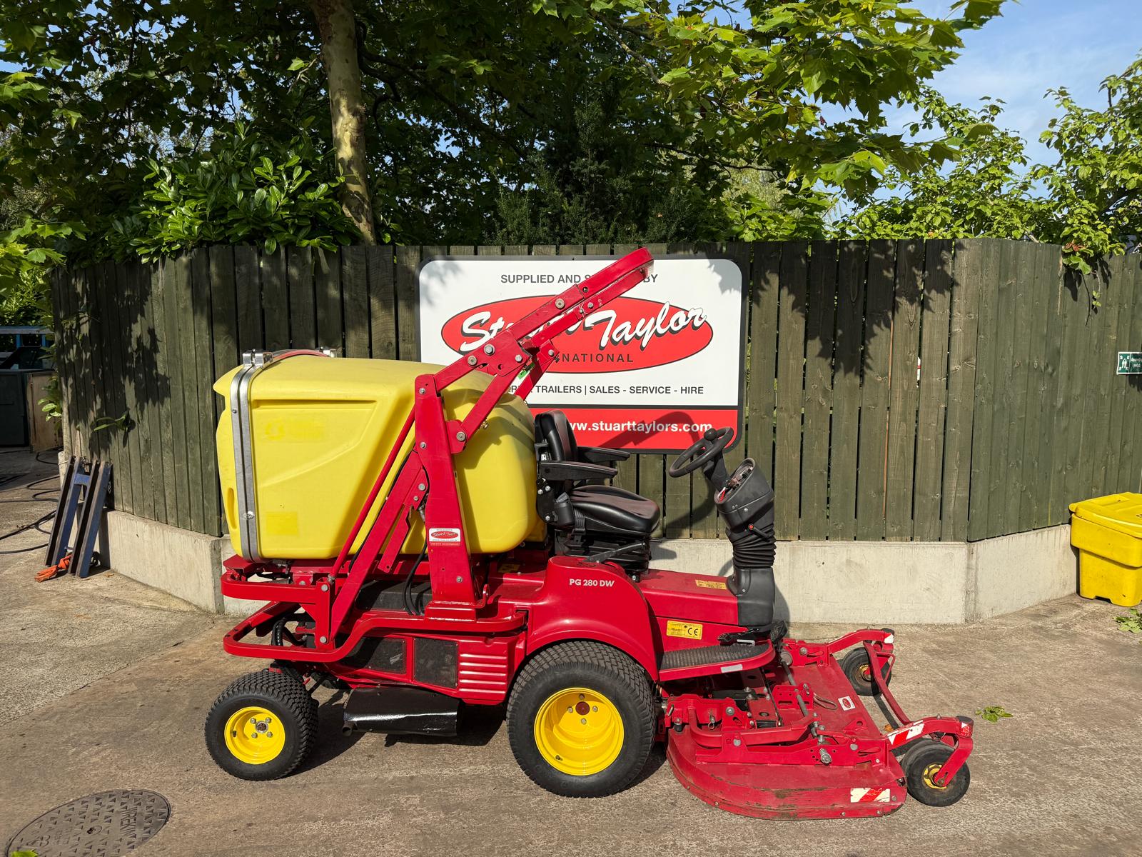 Used Gianni Ferrari PG280DW Ride on Mower