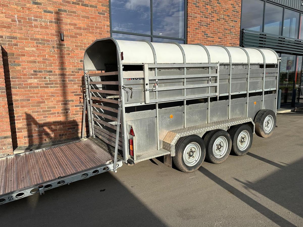 Used 2024 Nugent Livestock Carrier with Decks 14x6 Tri axle