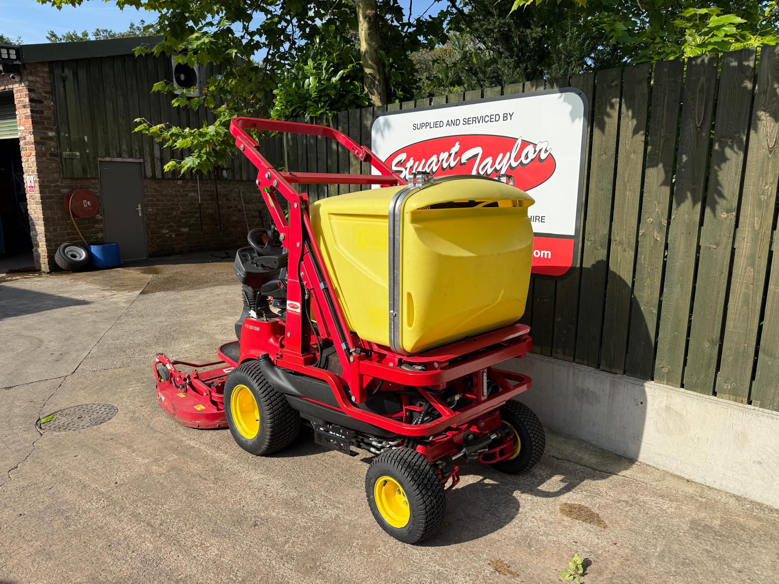 Used Gianni Ferrari PG280DW Ride on Mower