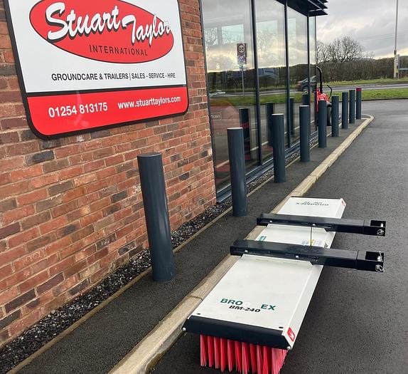 Used Wessex BM- 240 11 rows of bristles 2.4m