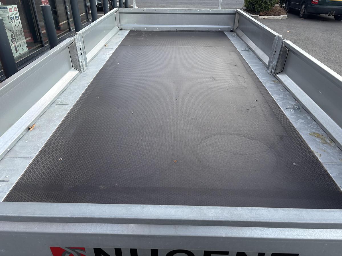 Nugent Flat bed 18x6 Tri Axle