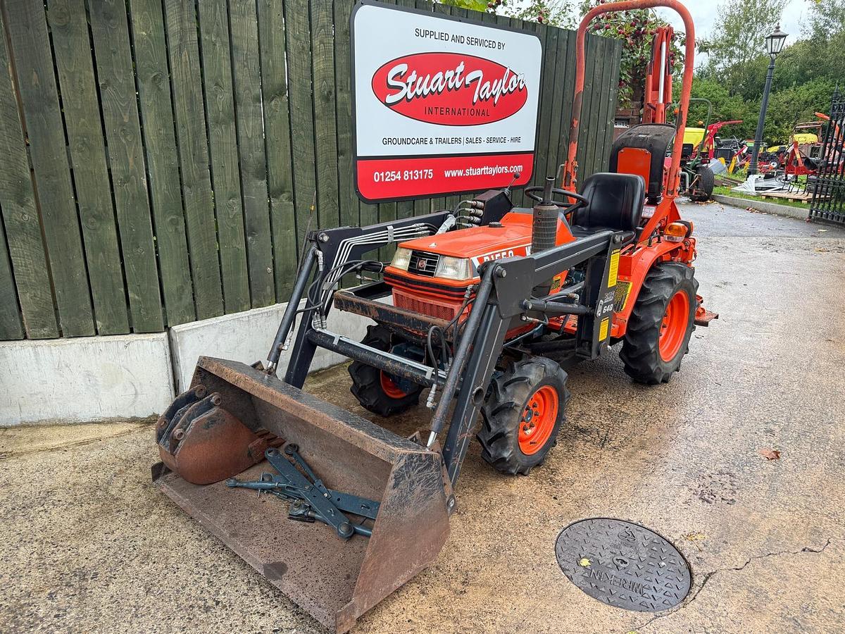 Used Kubota B1550 Compact Tractor paired with SMC Front Loader and Lewis Landlord