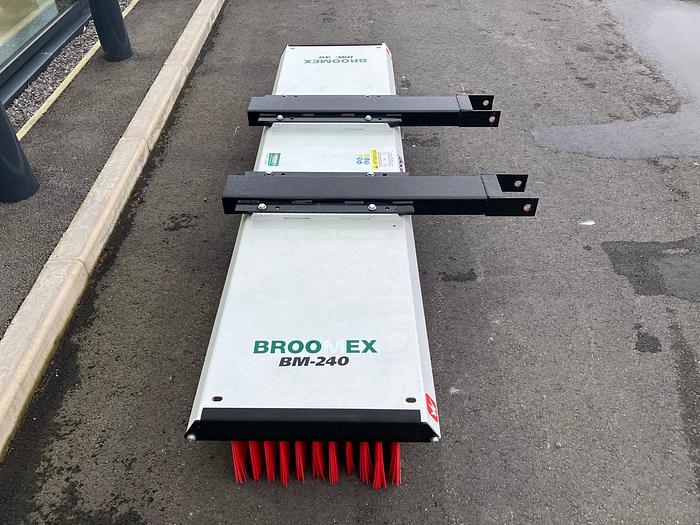 Used Wessex BM- 240 11 rows of bristles 2.4m