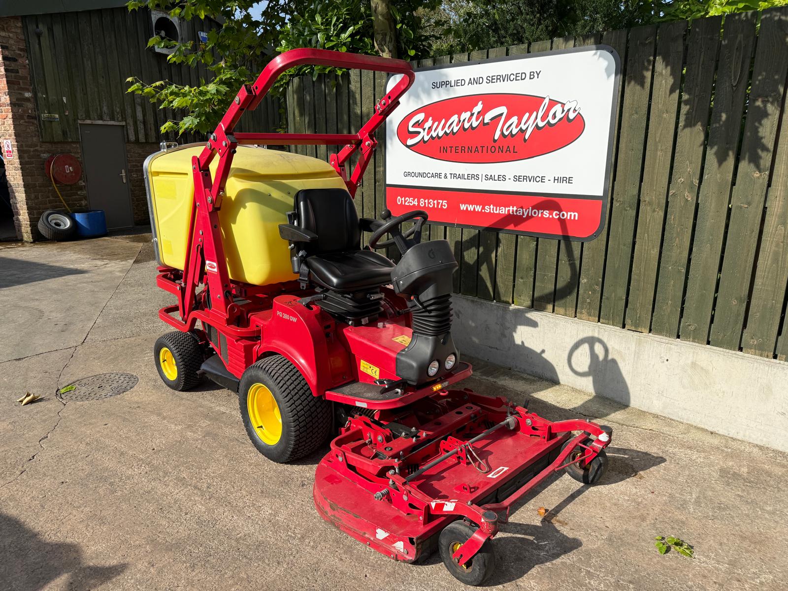 Used Gianni Ferrari PG280DW Ride on Mower
