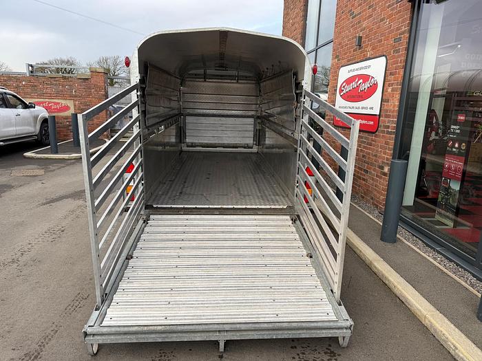 Used Nugent Livestock Trailer L4318T