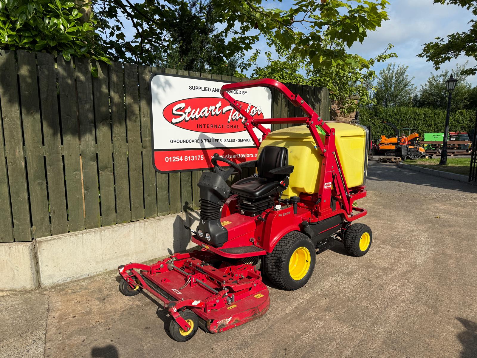 Used Gianni Ferrari PG280DW Ride on Mower