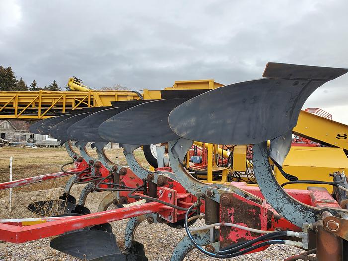 Used Fabco 6 Bottom Plow w/ Hyd Resets