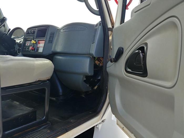 Used Altec DM47-TR Digger Derrick on 2007 International 4300 Utility Truck - 80412