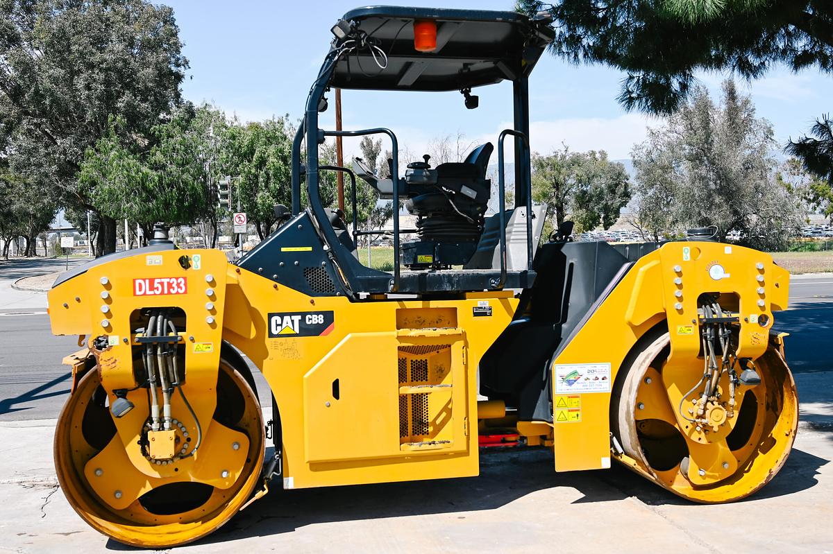 Used CAT CB8