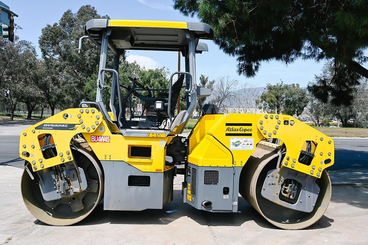 Used Dynapac CC2200vi