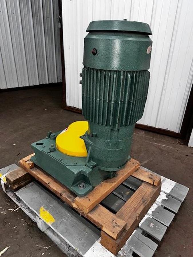 Lightnin Series 10 Model 15Q5 Top Mount Mixer Ratio 14.06