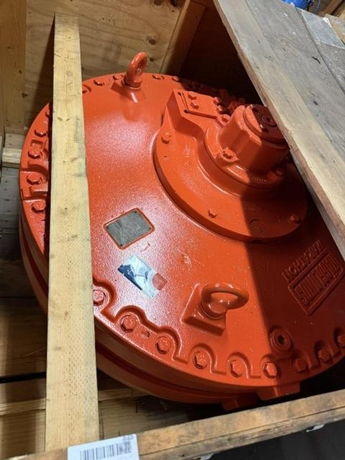 Refurbished Hagglunds MA 800 high‑torque, low‑speed radial piston hydraulic motor