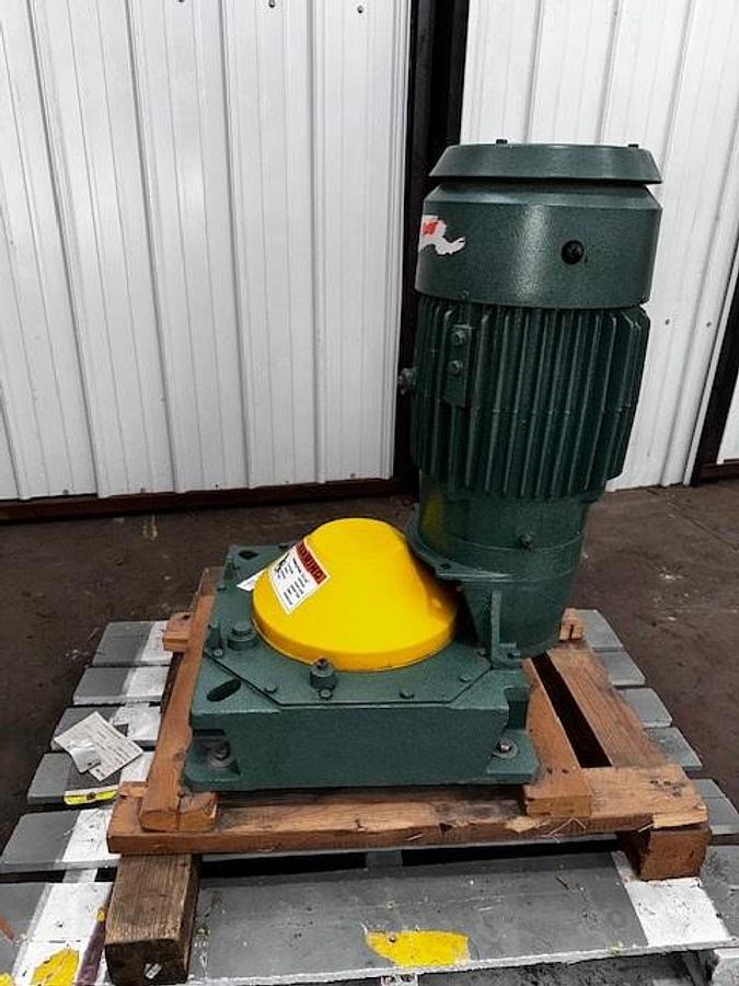 Lightnin Series 10 Model 15Q5 Top Mount Mixer Ratio 14.06