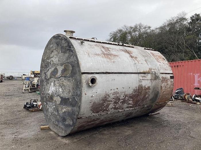 Used Used approximately 8000 gallon vertical stainless steel tank