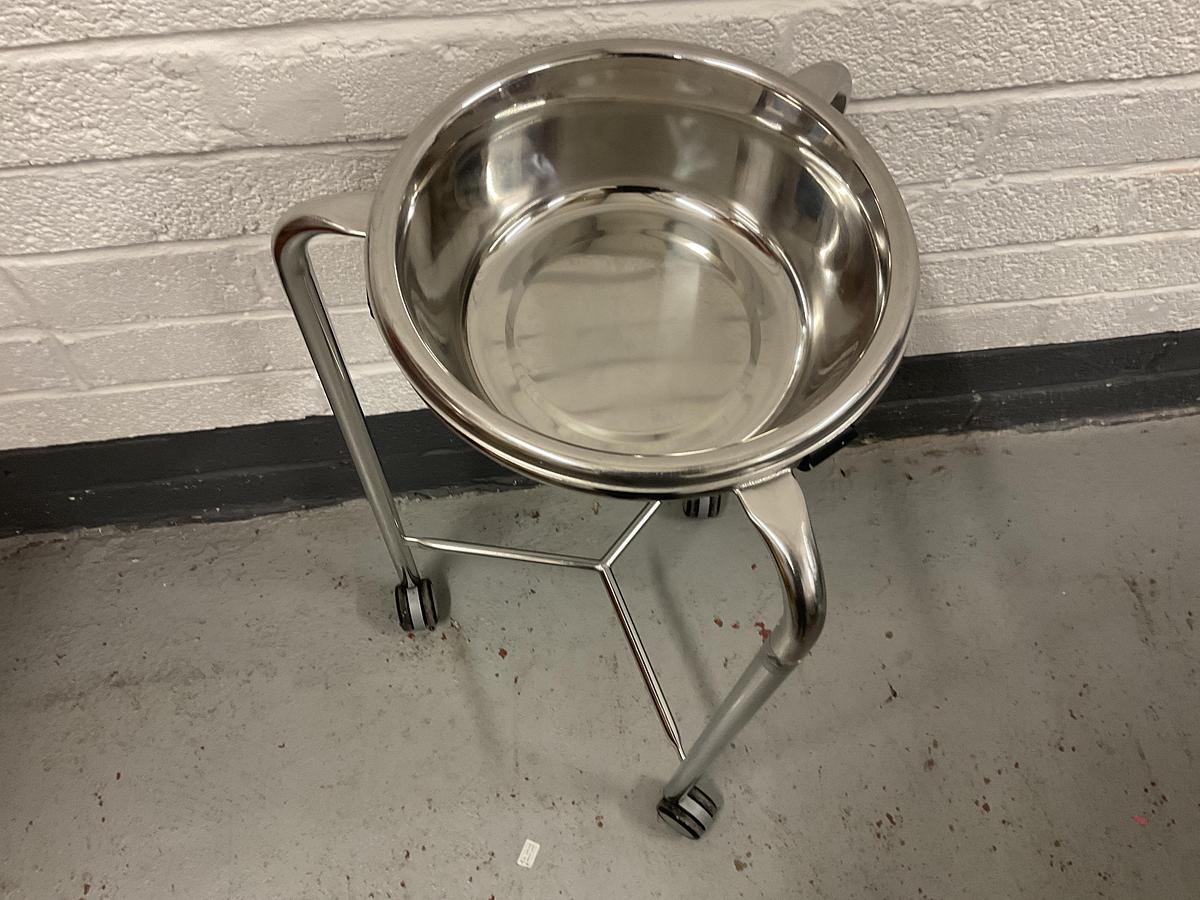 Used Anetic Aid Bowl Stand