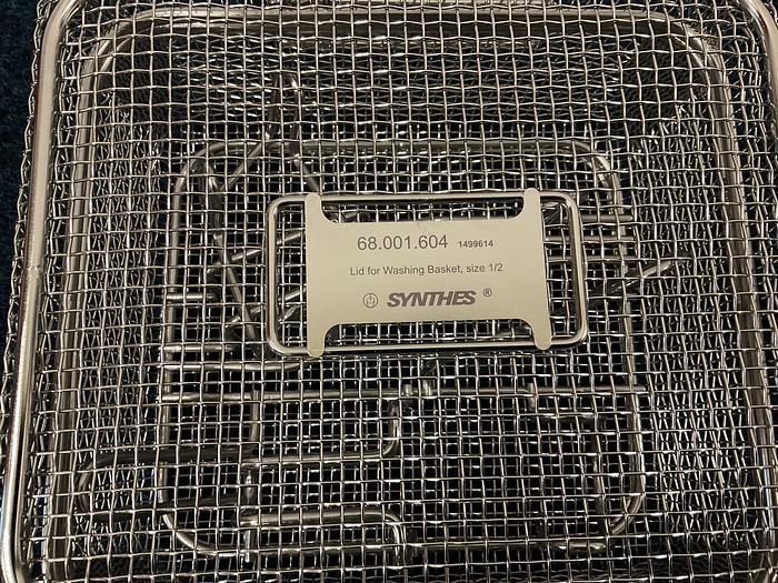 Used Synthes  washing basket with lid 68.001.625