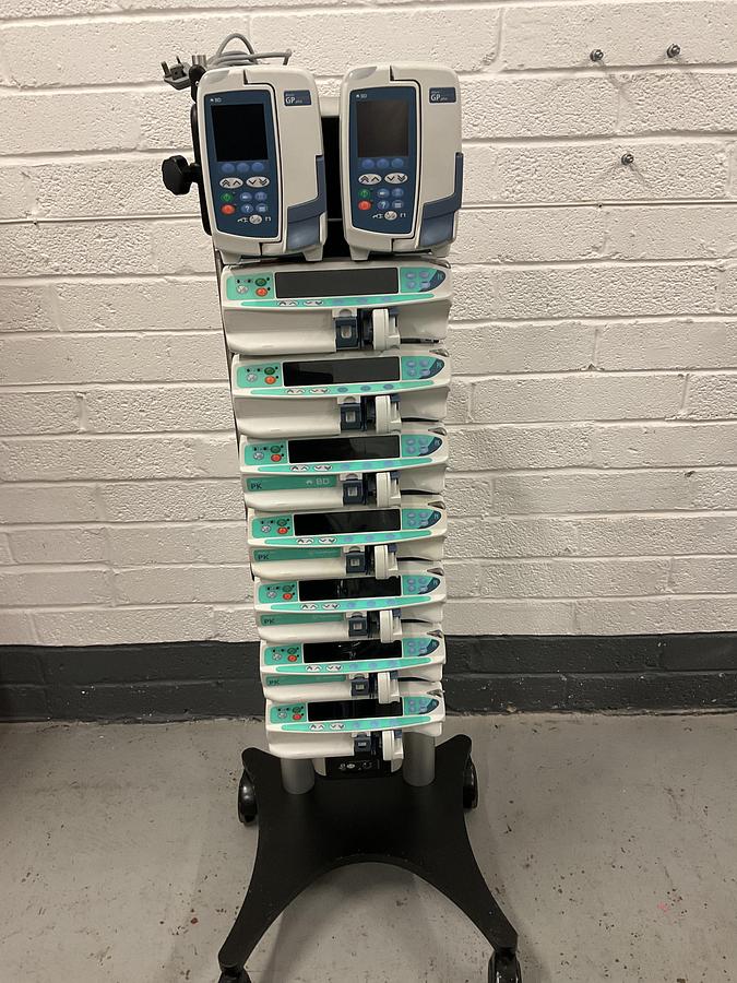Used Alaris Gateway Workstation on wheels