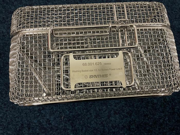 Used Synthes  washing basket with lid 68.001.625