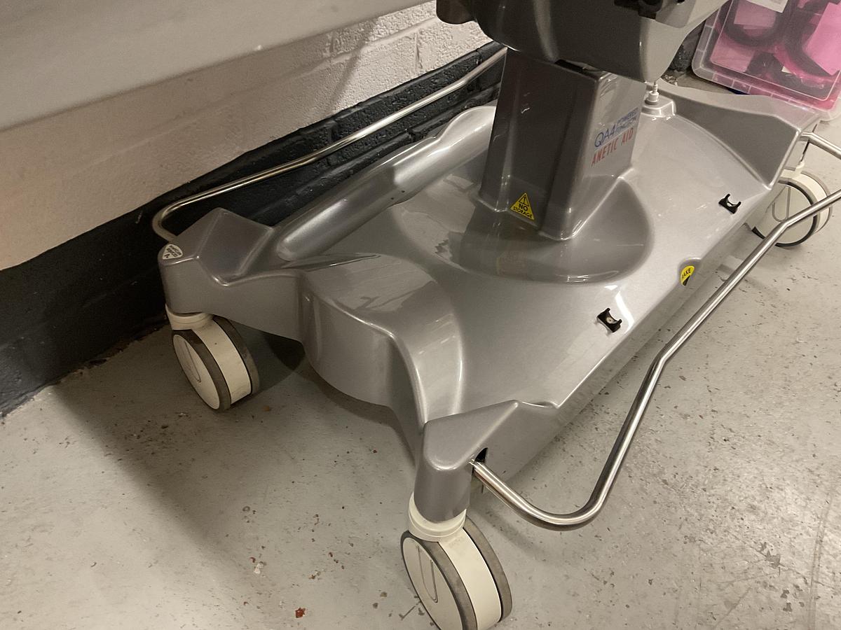 Refurbished 2015 Anetic Aid QA4 Electric Surgery Trolley