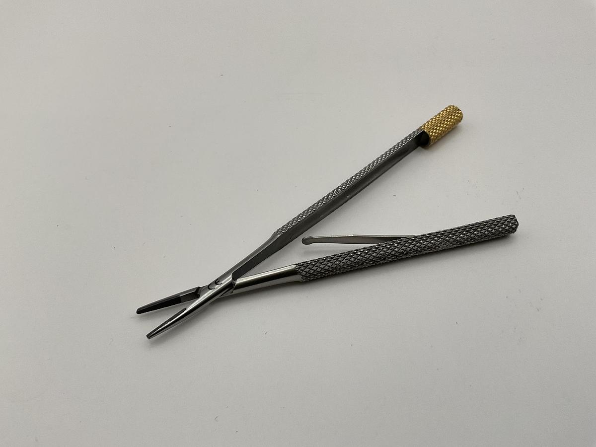 GB Medical Castroviejo Blade Breaker and Holder 110mm TC