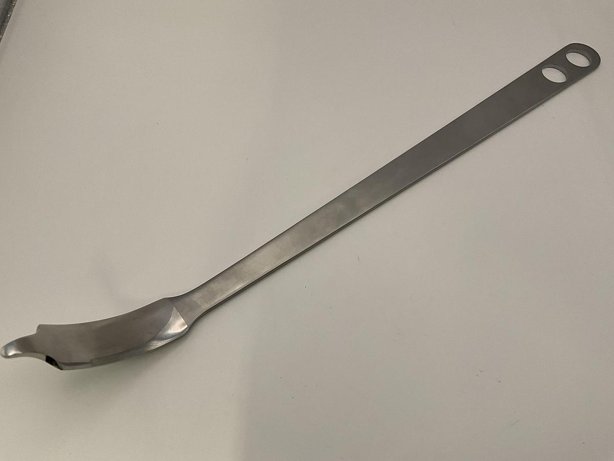 Surgical holdings Charnley Initial Incision 22mm