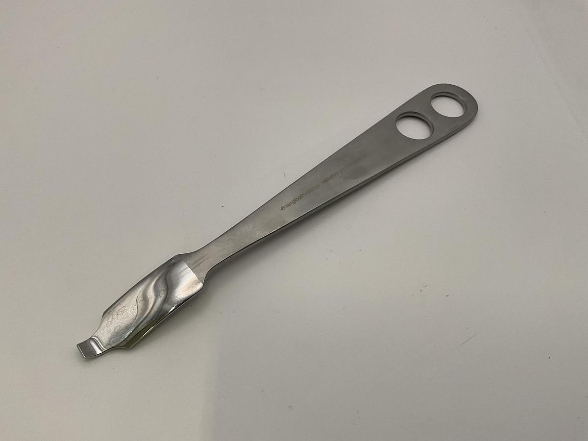 Surgical holdings Hohmann 17mm blade tip