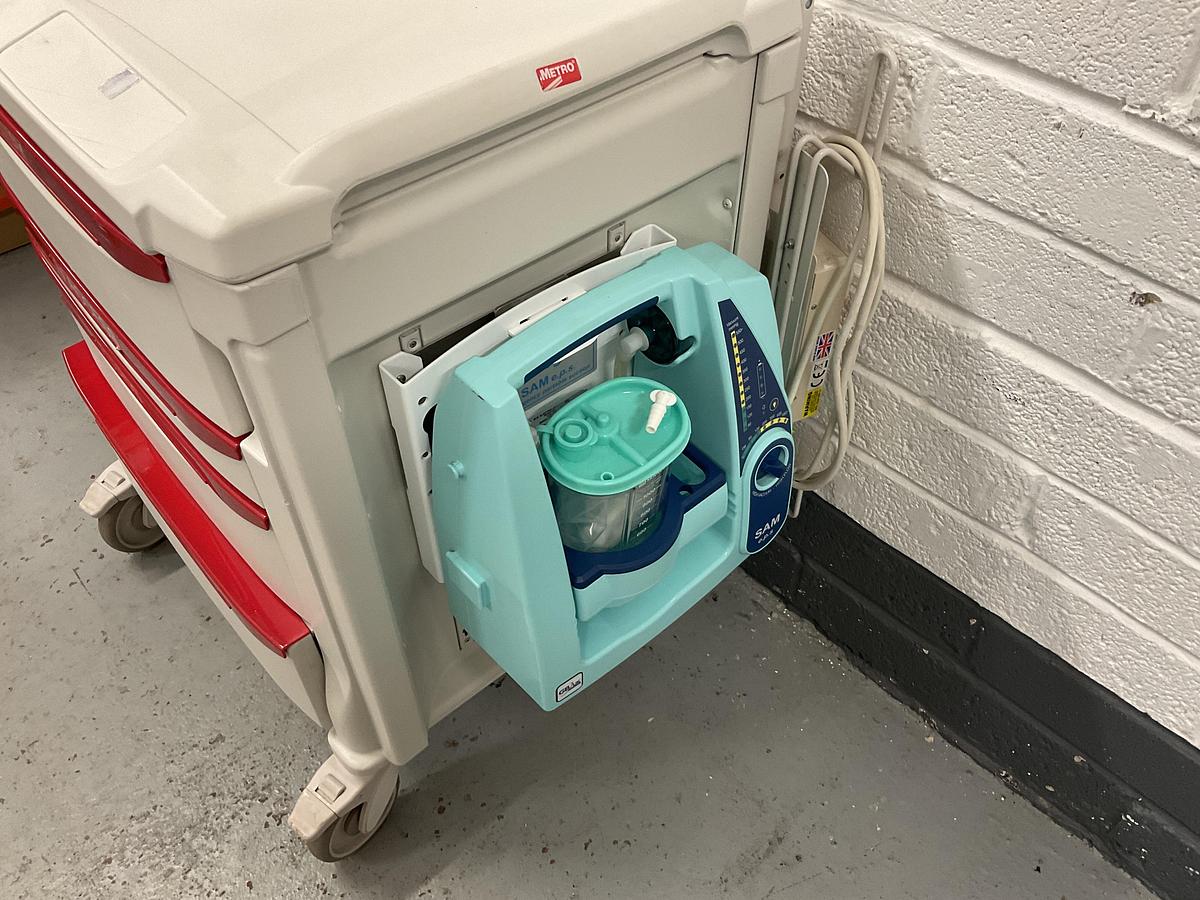 Refurbished Metro Flexline  4 drawer with Suction machine 