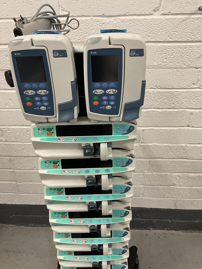 Used Alaris Gateway Workstation on wheels