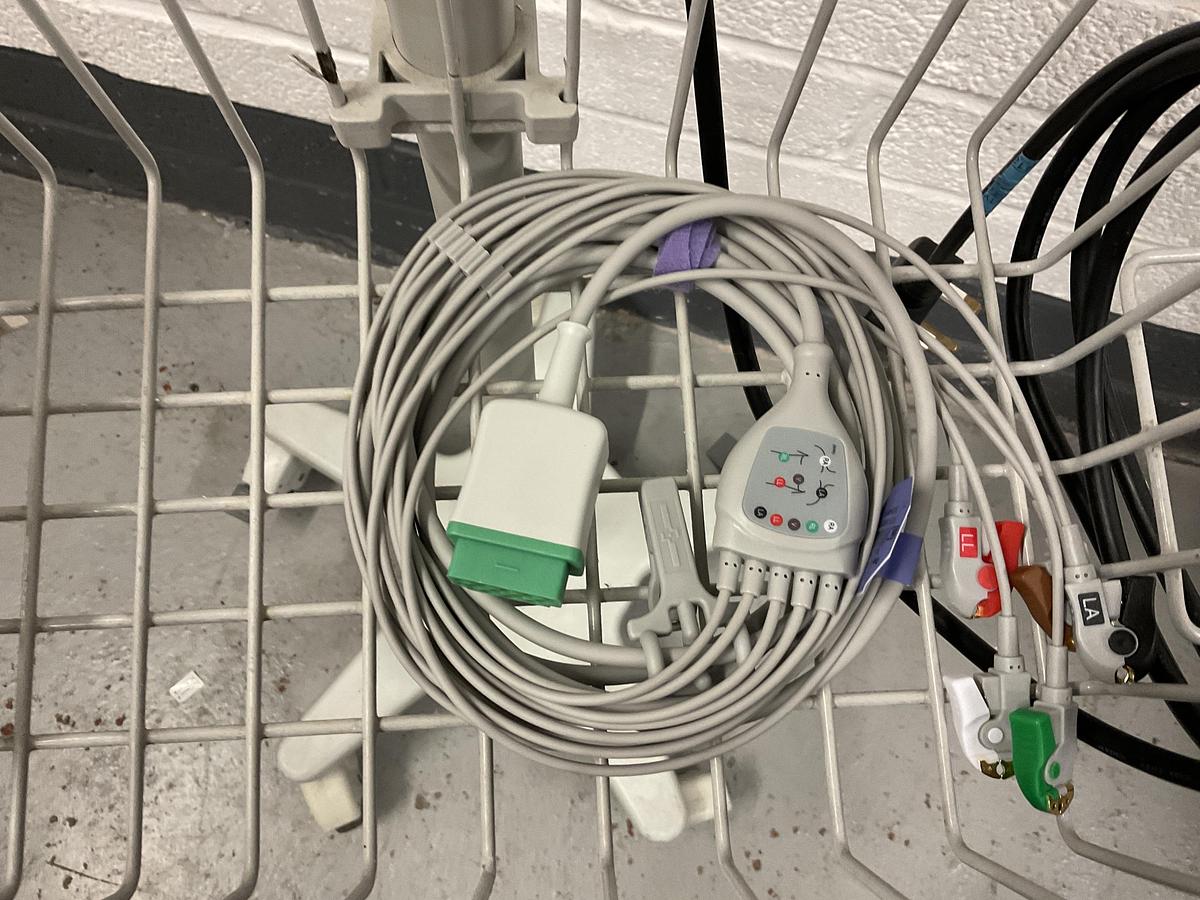 Used GE Dash 4000 on stand
