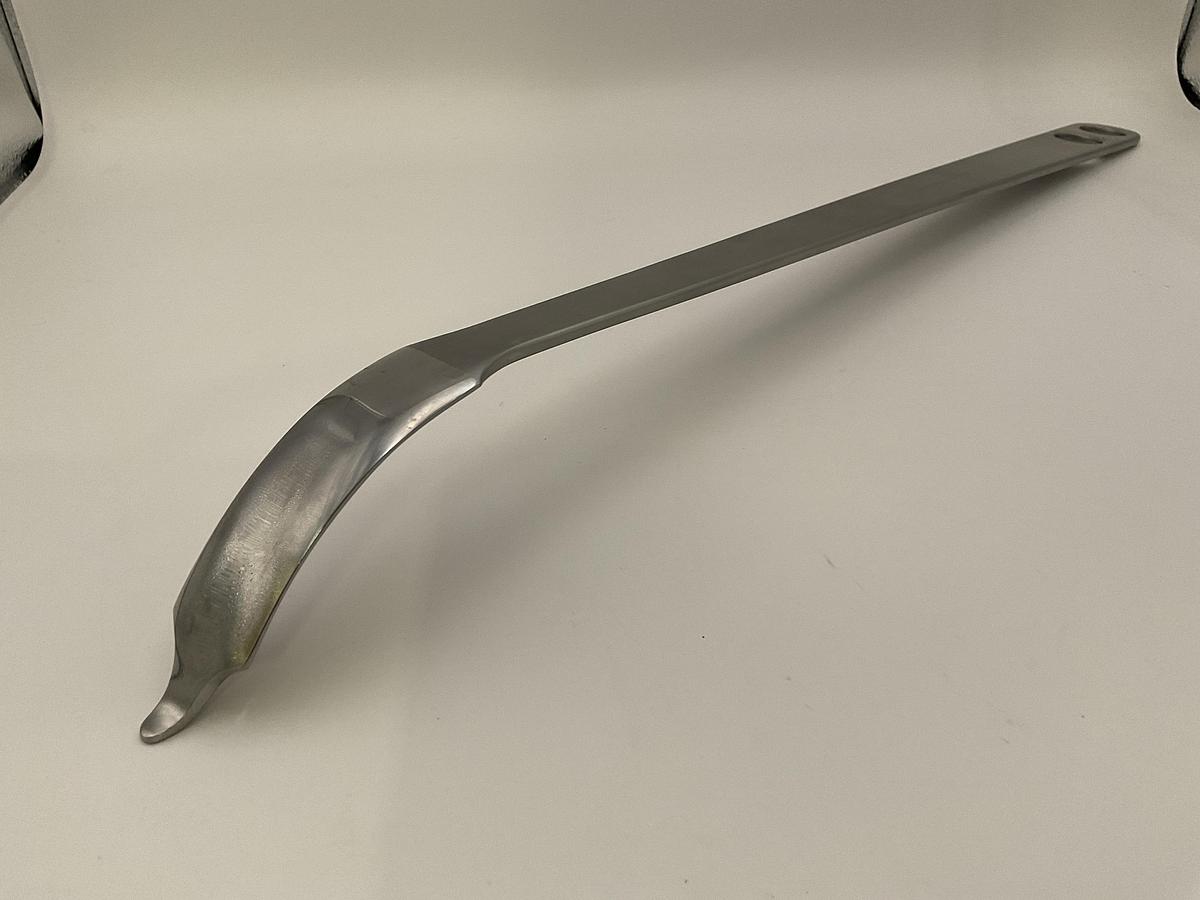 Surgical holdings Anterior Hip Retractor 420mm x 22mm