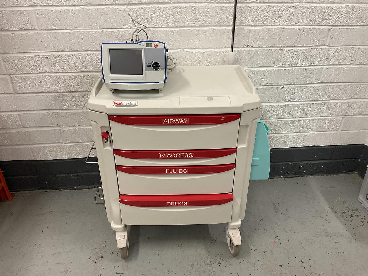 Refurbished Metro Flexline 4 drawer with Suction and training defibrillator