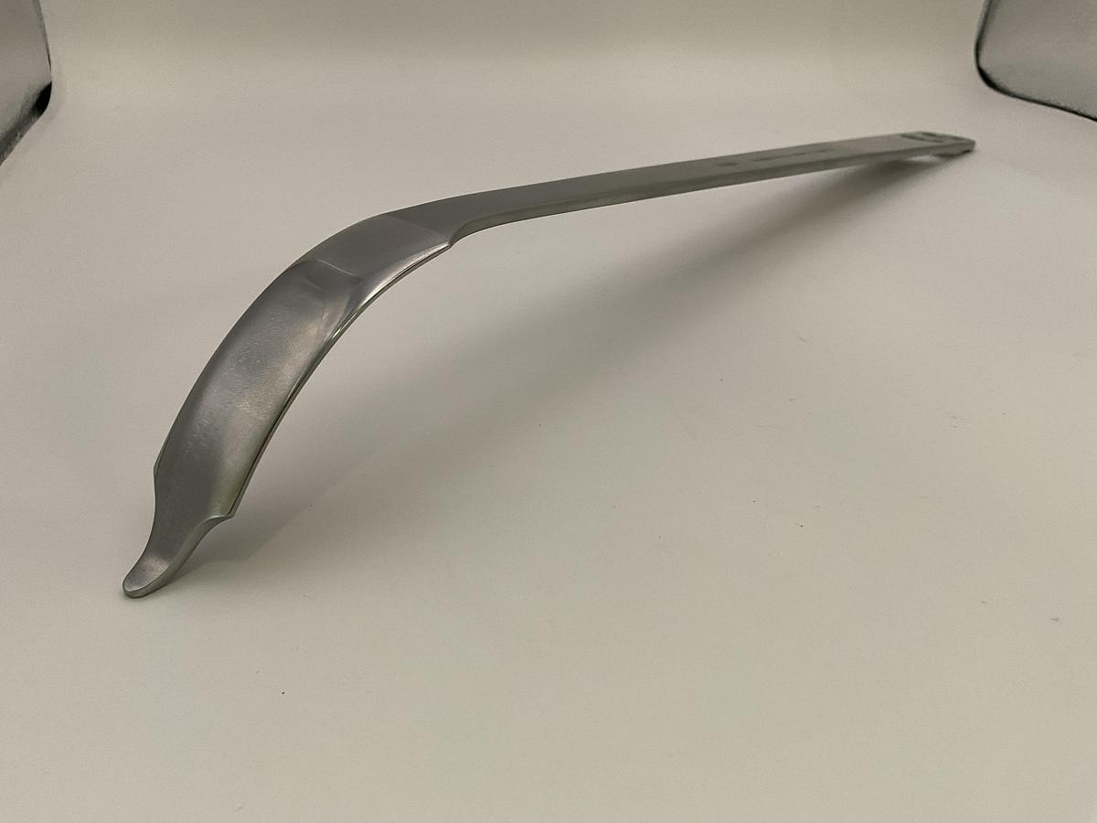 Surgical holdings Charnley Initial Incision 22mm