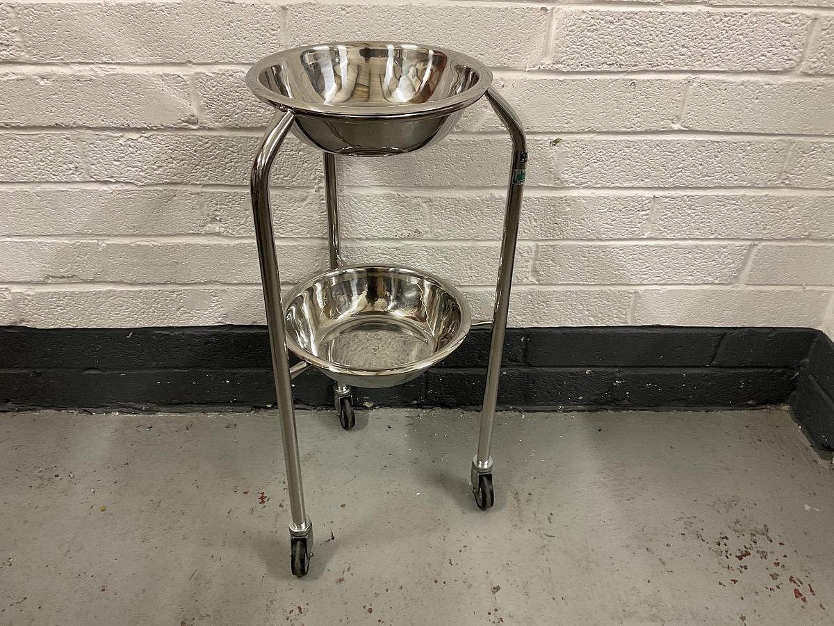 Used Teasdale Bowl Stand 2 Bowls