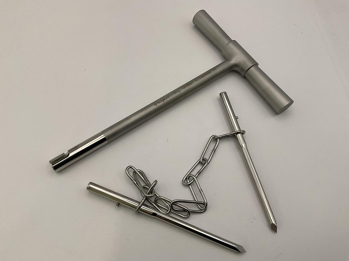 Charnley Pin Retractor