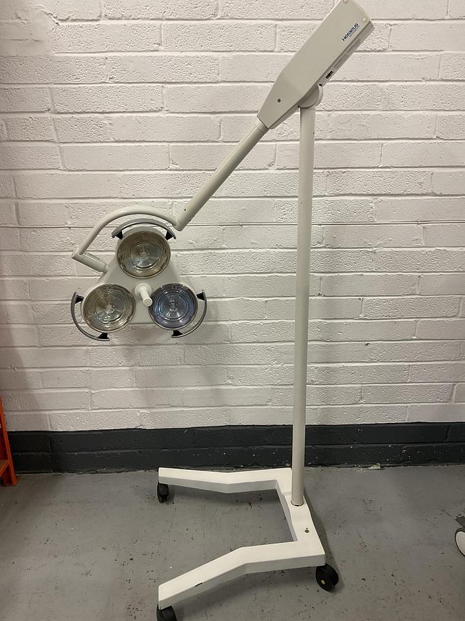 Used Hanaulux 2003 Heraeus 3 Bulb Mobile