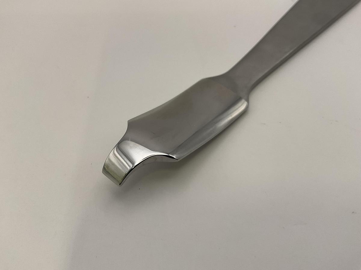 Surgical holdings Hohmann 17mm blade tip