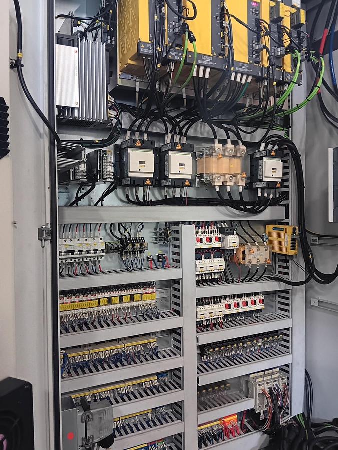 Used 2018 Doosan NHP4000 CNC 4-Axis Horizontal Machining Center with LPS4000 12-Pallet Pool and 275 Position Tool Changer