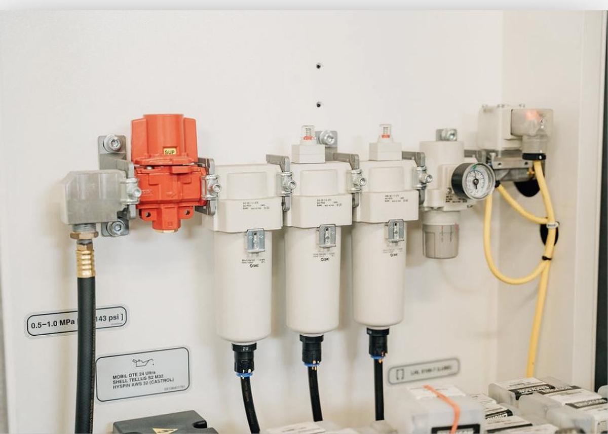 Used 2023 MAZAK VARIAXIS 5 AXIS CNC W/ 2024 12 PALLET SYSTEM