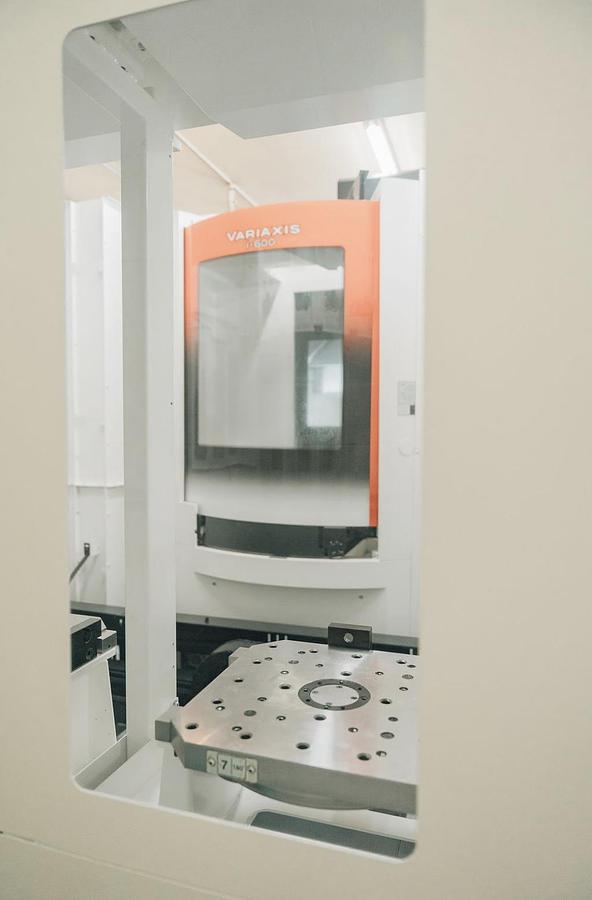 Used 2023 MAZAK VARIAXIS 5 AXIS CNC W/ 2024 12 PALLET SYSTEM