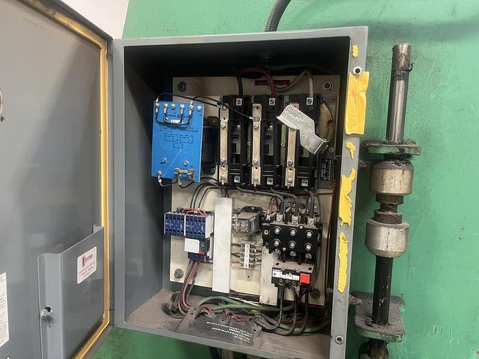 Used ACCURSHEAR Mdl. 825012 1/4" x 12' Power Shear, s/n 907