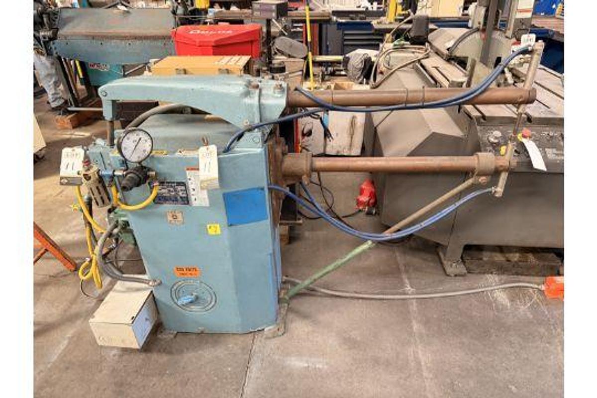 Used Federal Spot Welder Mdl. RA-3-36 S/N 57W2512 KVA 75
