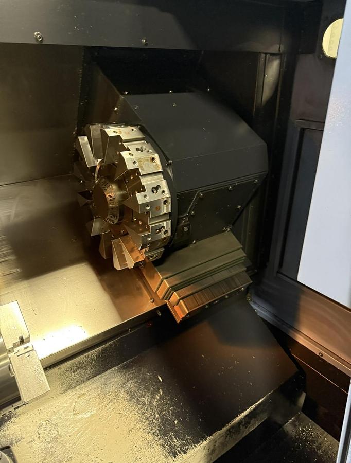 Used 2011 Doosan Lynx 220A-NT, Fanuc iSeries CNC Control, tail stock, 6” 3-Jaw Chuck, foot control, 12 station turret, no tail stock, s/n ML0006-005208