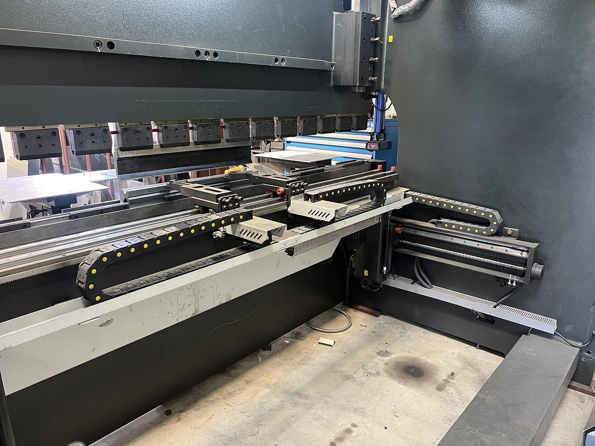 Used 2019 Accurl Euro Pro B30250 Hydraulic CNC Press Brake