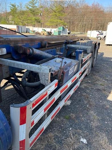 Refurbished 1997 RD 680 S Roll-off Mack E-7