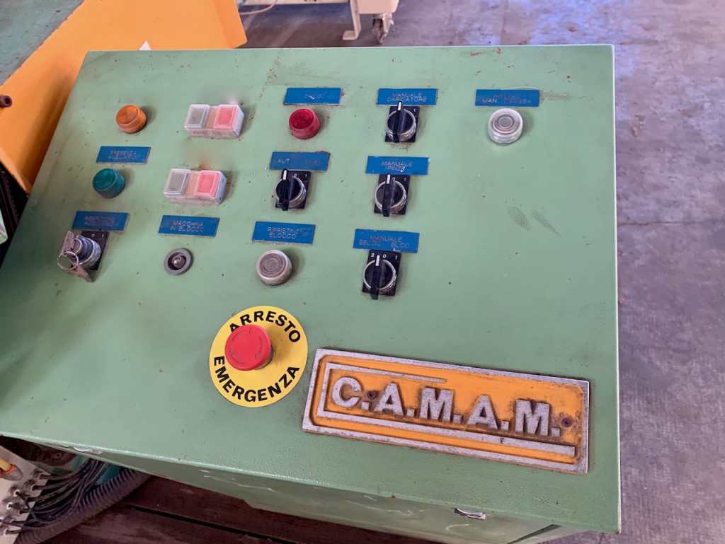 Used Troncatrice Fresatrice marca Camam, automatica, per pannelli di sedile per sedia o componenti simili