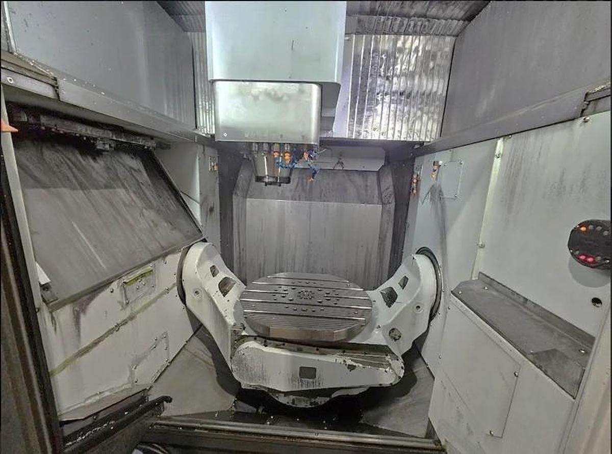 Used 2020 Doosan DVF 6500 5 Axis Trunnion VMC with 18,000 RPM, 60 ATC, Coolant Thru Spindle, Probing, Chip Conveyor