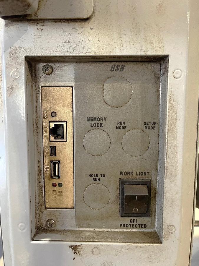 Used 2005 Haas SL-40T with Steady Rest, 15" Chuck, Toolsetter, Tailstock, Chip Conveyor, 4" Bar Capacity, 55 HP Package, Geared Head